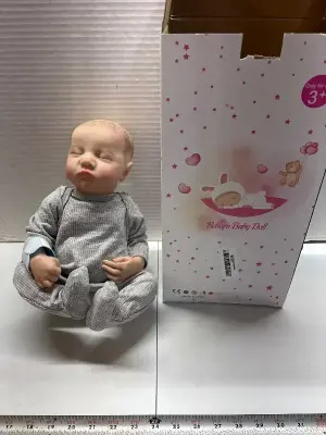 Reborn baby doll w accessories