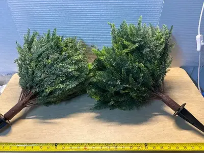 Artificial outside bushes (2)