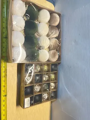 Christmas ornaments (24ct)