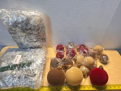 Glitter poinsettia Christmas ornaments and velvet ornaments (18ct)