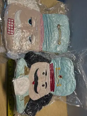 Decorative pillows (2)