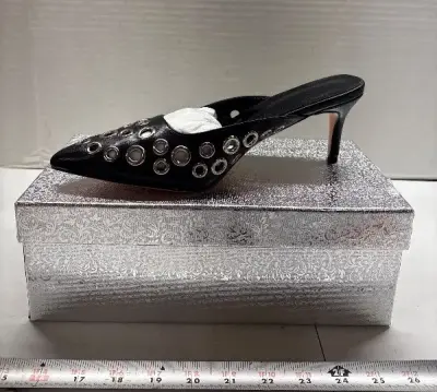 Size 8 women’s shoes