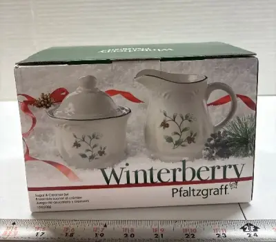Pfaltzgraff winterberry sugar & creamer set