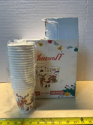 Box of Christmas cups (120ct)(12oz)
