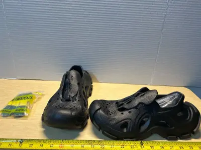 Universal Sports clogs (size:10)