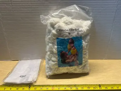 Pool filter balls with bags