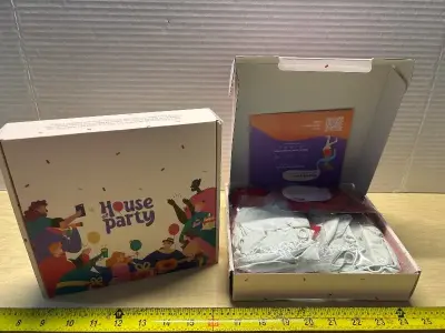 Box of  balloons/party supplies (2)