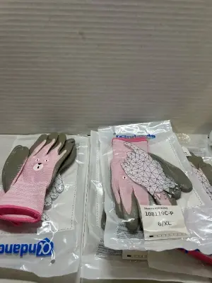 4 pack of womens XL working gloves