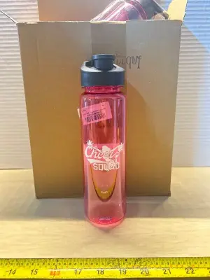 Box of plastic tumblers (7ct)