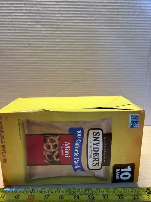 Bags of mini pretzels (10ct)(02/21/26)