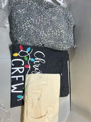 size medium long sleeve blouse, 2 tshirts