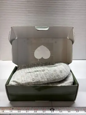 Men’s fuzzy socks w grips