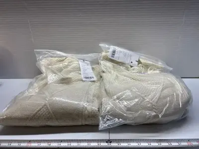 (2) M women’s sweaters