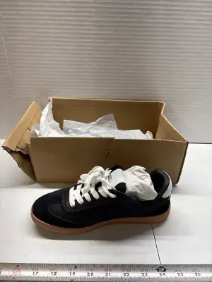 Size 5.5 women’s shoes