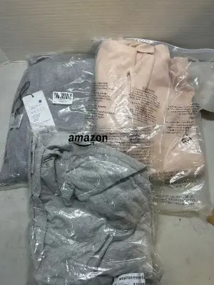 1 pink shaw 1 grey shaw 1 size medium gray tshirt with pocket