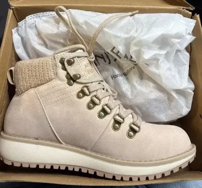 Size 7 women’s boots