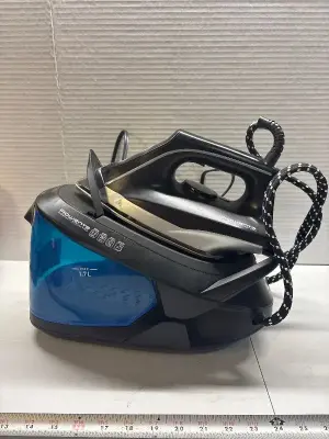 Steam iron (used)