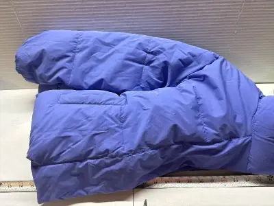 Size M women’s cropped puffer jacket