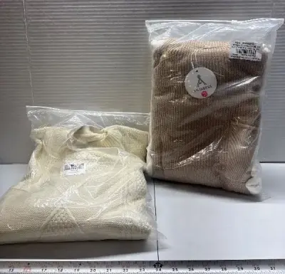 M women’s sweater and 2XL women’s outfit