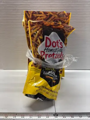 (5) Dots homemade pretzels exp:03/26