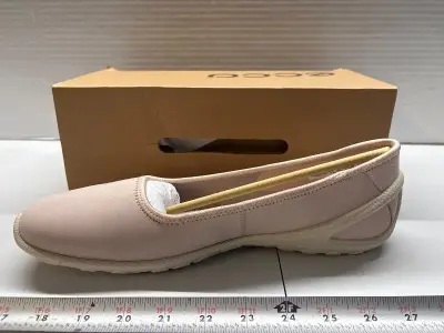 Size 11 women’s shoes