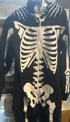 Skeleton onesie with gloves (XL)