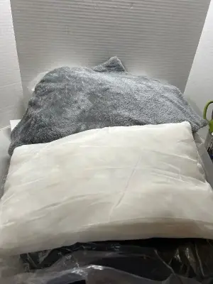 lot of throw pillows various sizes and pillow covers