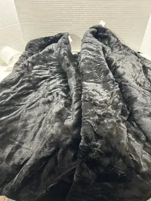 large black tree skirt