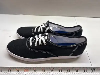 Size 8.5 women’s keds