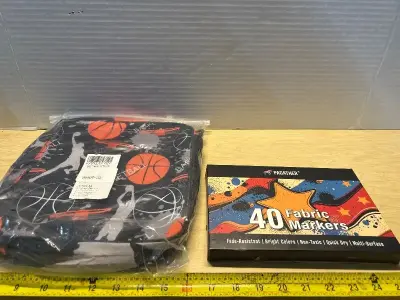 Basketball lunch box and markers (40ct)