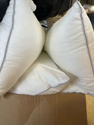 4 ct white pillows