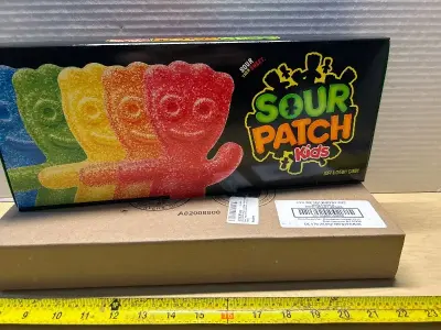 Sour patch kids (2) (8pks) 02/23/26)