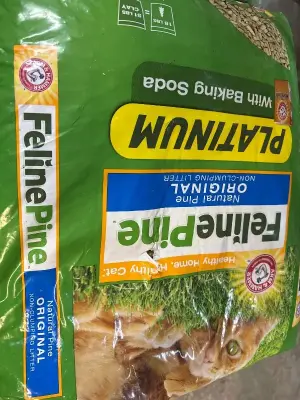 15Lb arm & hammer felinepine litter