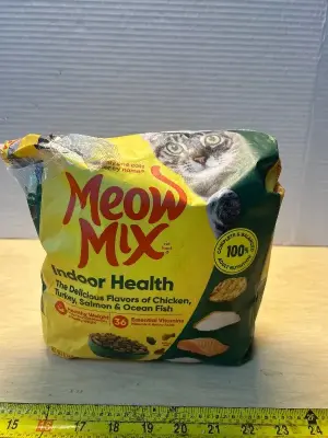 Meow mix cat food (6lbs)(10/24/26)