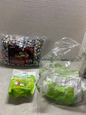 lot of delicate fruit drops and yum earth sour littles 10/29/27