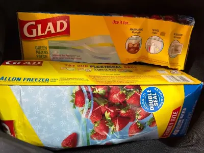 (4) 40 gallon ziplock bags