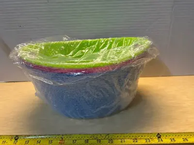 Small plastic tote bins (3)