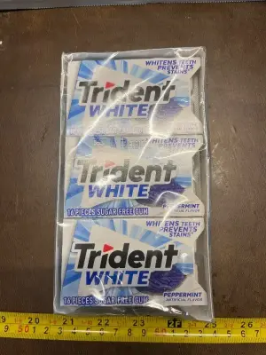 9ct 16 piece trident white sugar free gum exp12/26