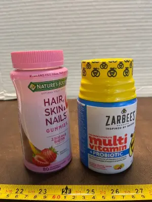 hair ,skin & nails gummy’s & multi vitamin probiotic gummy’s exp10/26 , exp07/26