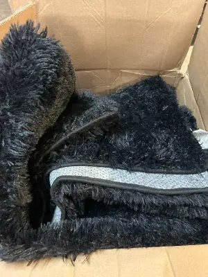 Area rug (unknown size)