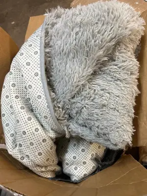 Area rug (unknown size )