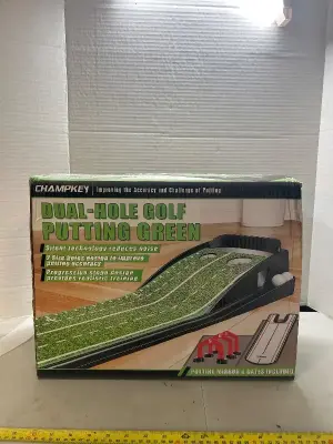 dual hole golf putting green