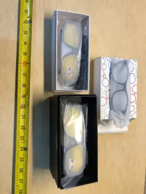 Box 3 pairs of reading glasses, Fionofy night driving glasses, 2 boxes Fimoson night driving glasses
