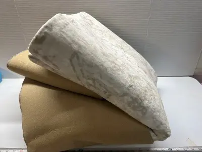 Area rug (unknown size)