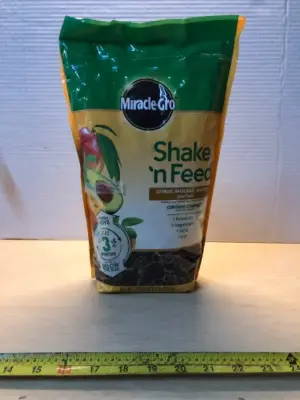 Miracle Grow plant food 8 lb