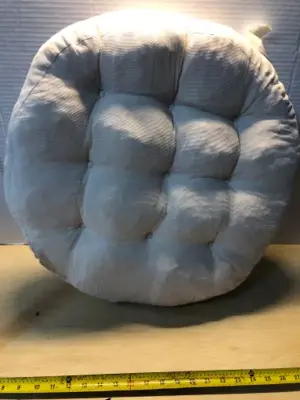 2 round cushions
