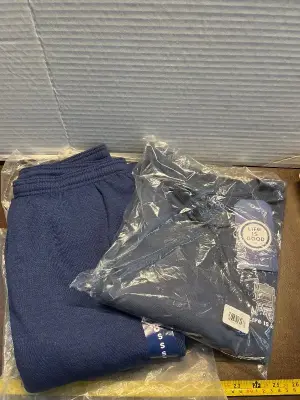 S sweat pants & L shirt