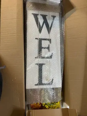 2 piece welcome sign with accessories