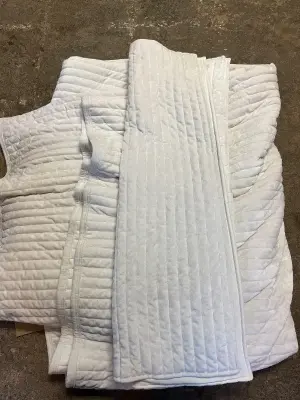 blanket & throw blanket (unknown size)