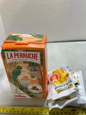 sugar cubes for coffee and mango peach tea packs